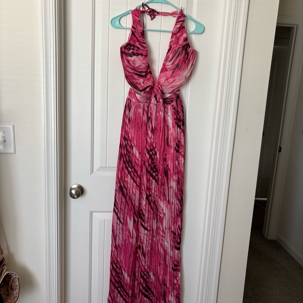 **NWT** Elegant Pink Halter Maxi Dress with Open Back, Medium